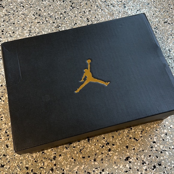 Nike Air Jordan low LIMITED green/white mens US size 11- Stock X verified - Picture 8 of 10